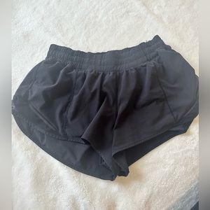 lululemon size 6 black hotty hot shorts